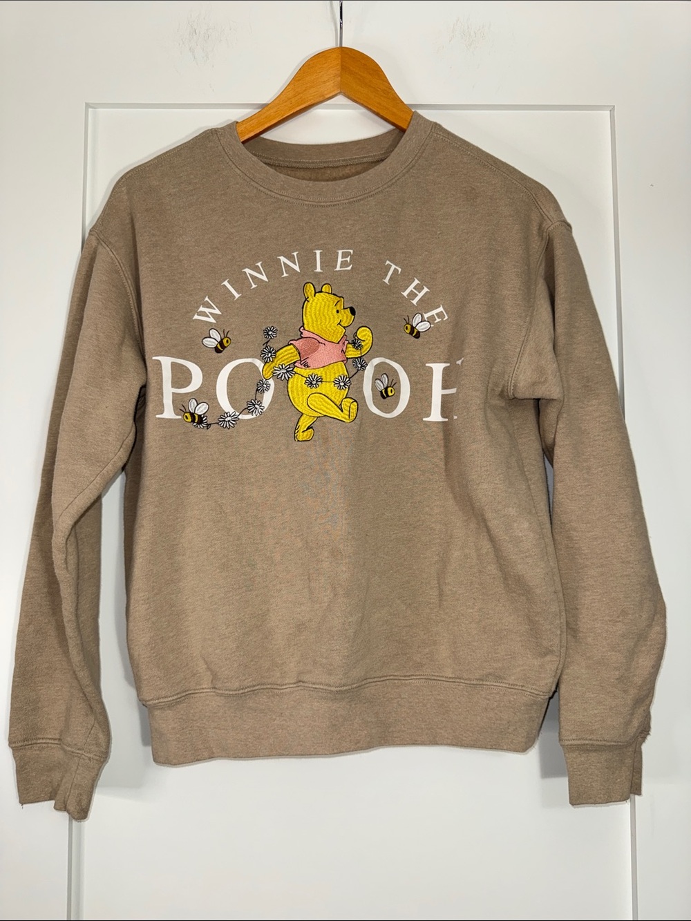 Disney Winnie the Pooh Graphic Crewneck Sweater Sz XS embroidered whimsical